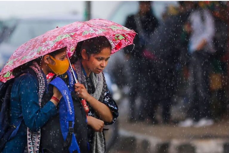 അഞ്ച് ജില്ലകളിൽ ഇന്ന് യെല്ലോ അലർട്ട്, പൊ​ഴി​യൂ​രി​ൽ രൂ​ക്ഷ​മാ​യ ക​ട​ലാ​ക്ര​മ​ണം; ആനക്കാംപൊയിലിൽ മലവെള്ളപ്പാച്ചിൽ