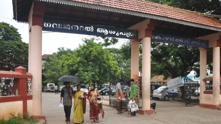 രോഗികൾക്ക് മുന്നിൽ സർക്കാർ ഡോക്ടർമാർ ഏറ്റുമുട്ടി, കയ്യാങ്കളി നീണ്ടത് അരമണിക്കൂറോളം