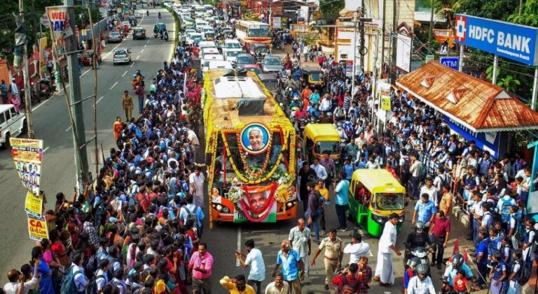 രാത്രി എത്ര വൈകിയാലും ഉമ്മൻ ചാണ്ടിയുടെ സംസ്കാരം ഇന്നുതന്നെ നടത്താൻ ജില്ലാ കളക്ടറുടെ അനുമതി