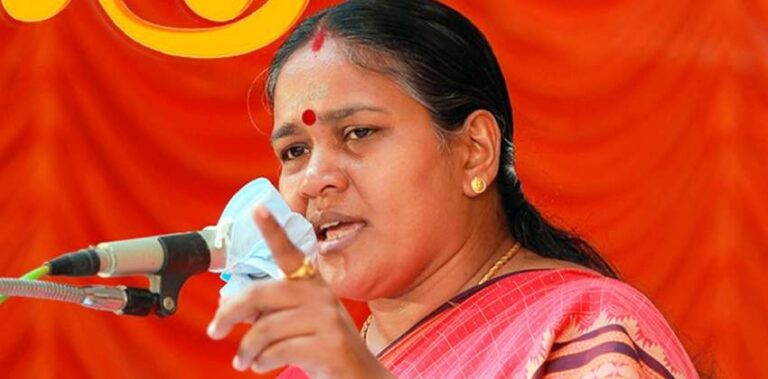 മൈതാനത്ത് ട്രൗസറിട്ട് കളിക്കുന്നവരെ  ഉപയോഗിച്ചാണ് തനിക്കെതിരെ പടയൊരുക്കം നടത്തുന്നത് : ശോഭ സുരേന്ദ്രൻ