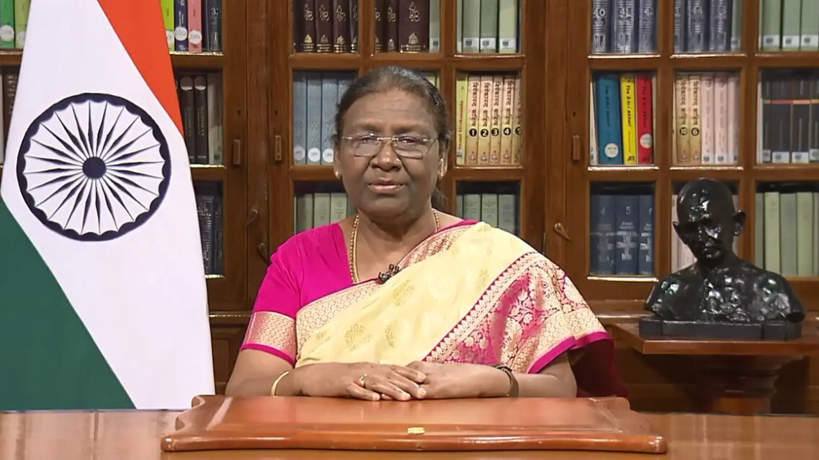 ലഫ്. തരുണ്‍ നായര്‍ക്ക് ധീരതയ്ക്കുള്ള വ്യോമസേന മെഡല്‍, വിജയന്‍ കുട്ടിക്ക് ശൗര്യചക്ര