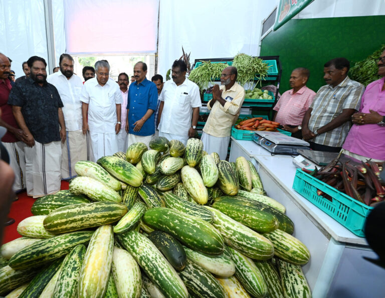 ഓണവിപണിയിൽ സർക്കാർ ഇടപെടുന്നു, ഓണം ഫെയറുകൾക്ക്‌ ഇന്നുമുതൽ തുടക്കം; കൺസ്യൂമർഫെഡ്‌ നടത്തുന്നത് 1500 ഓണച്ചന്തകൾ