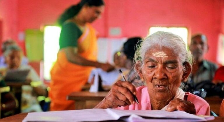 രാജ്യത്തെ ഏറ്റവും പ്രായം കൂടിയ സാക്ഷരത പഠിതാവ് കാർത്ത്യായനിയമ്മ അന്തരിച്ചു