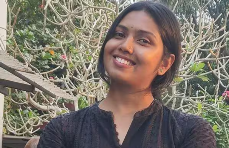 മുഖ്യമന്ത്രിയുടെ വാഹനത്തിന് നേരെ ഷൂ ഏറ്: 24 കൊച്ചി ബ്യൂറോ റിപ്പോര്‍ട്ടര്‍ക്കെതിരെ കേസ്