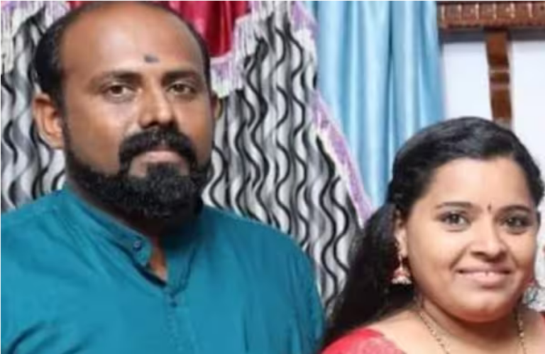 കാര്‍ പുഴയിലേക്ക് മറിഞ്ഞ് തമിഴ്‌നാട്ടില്‍ മലയാളി ദമ്പതികള്‍ക്ക് ദാരുണാന്ത്യം