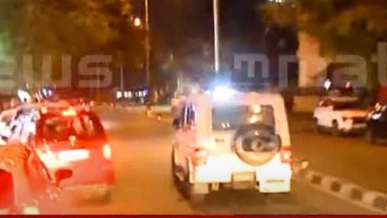 മടങ്ങിയെത്തിയ ഗവര്‍ണര്‍ക്ക് എതിരെ വീണ്ടും കരിങ്കൊടി പ്രതിഷേധം