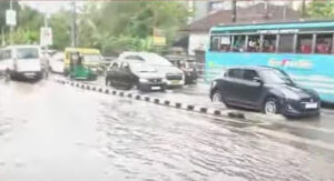 തമിഴ്‌നാട്ടില്‍ കനത്ത മഴ; 11 ജില്ലകളില്‍ സ്‌കൂളുകള്‍ക്ക് അവധി; വിവിധ ജില്ലകളില്‍ ഓറഞ്ച്, യെല്ലോ അലര്‍ട്ട്