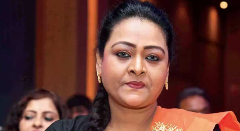 ഷക്കീലക്കെതിരെ വളർത്തുമകളുടെ ആക്രമണം; അഭിഭാഷകയ്ക്കും മർദനമേറ്റു