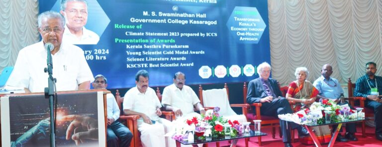 യുക്തിചിന്തകള്‍ക്കു പകരം കെട്ടുകഥകള്‍ക്കു പ്രാമുഖ്യം കൊടുത്ത് നാടിനെ മതരാഷ്ട്രമാക്കാൻ ചിലർ ശ്രമിക്കുന്നു : മുഖ്യമന്ത്രി