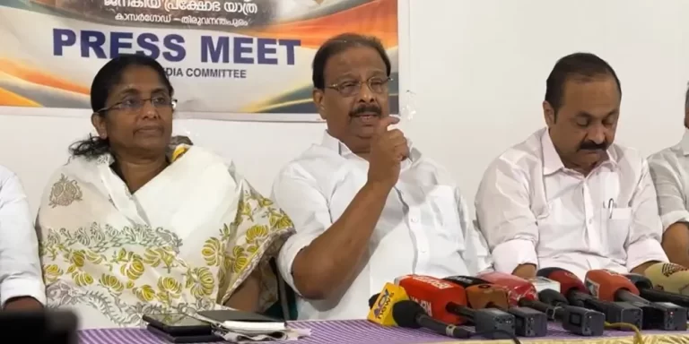 വിഡി സതീശനെ പരസ്യമായി അസഭ്യം പറഞ്ഞ് കെപിസിസി അധ്യക്ഷൻ