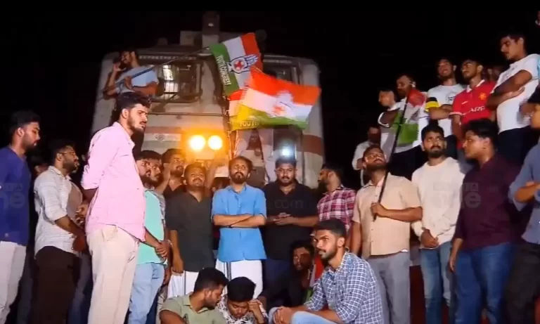 സിഎഎ കത്തുന്നു, രാത്രിയിലും സംസ്ഥാന വ്യാപക പ്രതിഷേധം; ഇന്ന് എൽഡിഎഫ് യുഡിഎഫ് പ്രതിഷേധങ്ങൾ