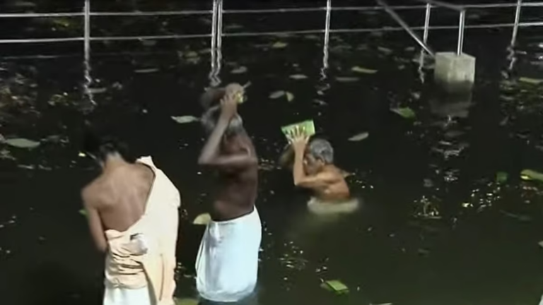 പിതൃസ്മരണ പുതുക്കി ആയിരങ്ങൾ, ആലുവ മണപ്പുറത്തെ ബലിതർപ്പണം നാളെവരെ