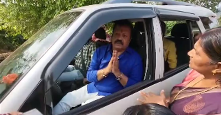 പ്രചാരണത്തിന് ആളു കുറഞ്ഞതിൽ ബിജെപി പ്രവർത്തകരോട് ക്ഷുഭിതനായി സുരേഷ് ഗോപി