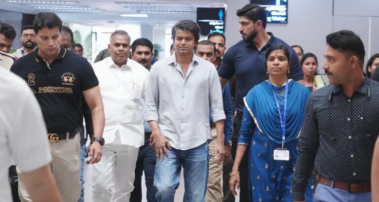 തലസ്ഥാനത്ത് ആരാധക പ്രവാഹം; വിജയ് സഞ്ചരിച്ച കാറിന് കേടുപാട്