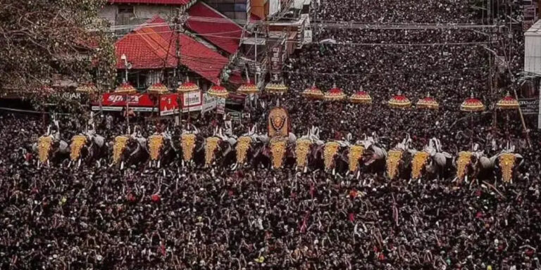 പൂരാവേശത്തിൽ തൃശൂർ : മഠത്തില്‍ വരവ് ഉടൻ, കുടമാറ്റം വൈകീട്ട് അഞ്ചിന് 
