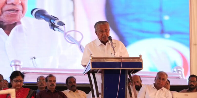 മാരീച വേഷത്തില്‍ വന്ന് കേരളത്തെ മോഹിപ്പിക്കാമെന്ന് ആരും കരുതരുത്,മോഹം അത് പ്രധാനമന്ത്രിക്കുമാകാമെന്ന് പിണറായി