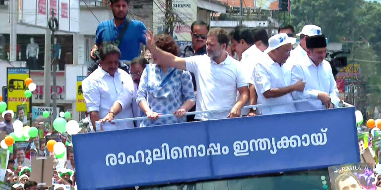 നാമനിർദേശ പത്രിക സമർപ്പിക്കാനായി രാഹുൽ ഗാന്ധി എത്തി; പ്രിയങ്കാ ഗാന്ധിക്കൊപ്പം കൽപ്പറ്റയിൽ റോഡ് ഷോ