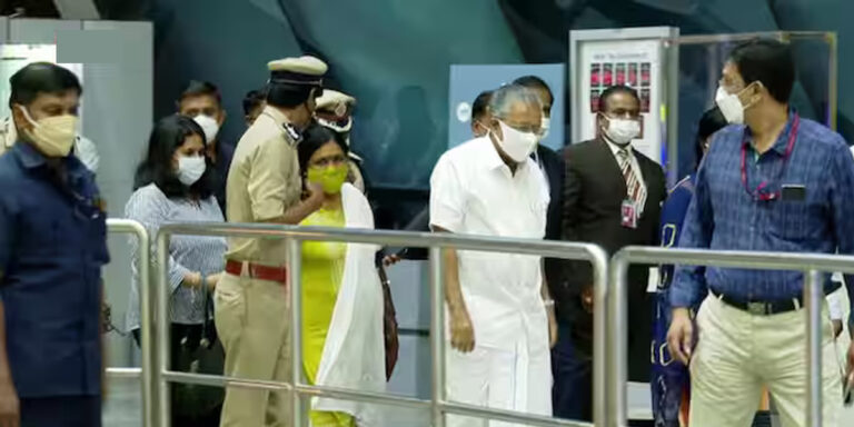 നാളെ വരുമെന്ന് അറിയിച്ചു, ഇന്നെത്തി, മുഖ്യമന്ത്രിയും  കുടുംബവും കേരളത്തിൽ മടങ്ങിയെത്തി 