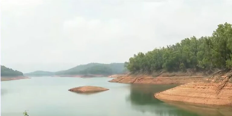 കടുത്ത ചൂട് : ജലസംഭരണികള്‍ വറ്റി വരളുന്നു; മുല്ലപ്പെരിയാറില്‍ ബോട്ട് സര്‍വീസിന് നിയന്ത്രണം