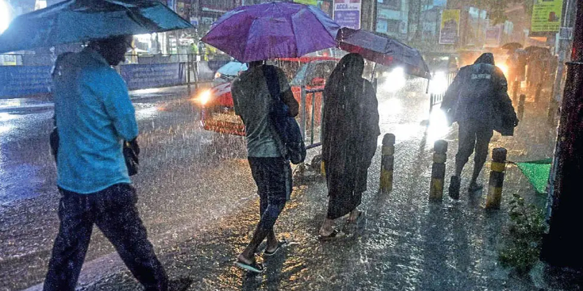 സംസ്ഥാനത്ത് ഇന്നും കനത്ത മഴ; 3 ജില്ലകളില്‍ റെഡ് അലര്‍ട്ട്, കാറ്റിനും സാധ്യത