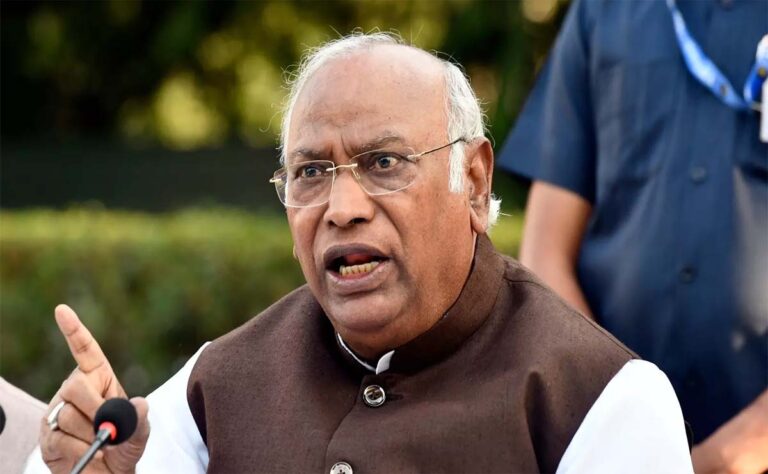 അബദ്ധത്തിൽ രൂപീകരിച്ച എൻഡിഎ സർക്കാർ എപ്പോൾ വേണമെങ്കിലും നിലംപതിക്കാം : മല്ലികാര്‍ജുന്‍ ഖാര്‍ഗെ