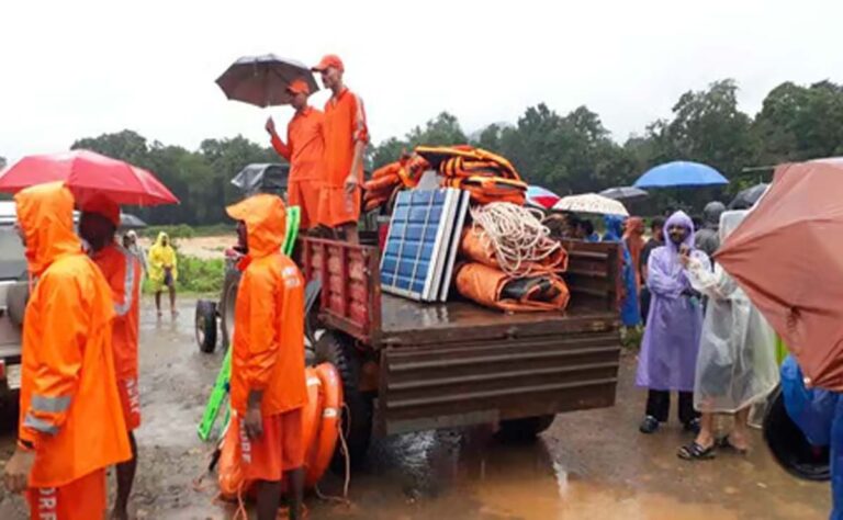 ഉരുള്‍ പൊട്ടല്‍; വയനാടിനായി കൈകോര്‍ക്കാം : കണ്ണൂര്‍, കോഴിക്കോട് ജില്ലാ കലക്ടര്‍മാര്‍