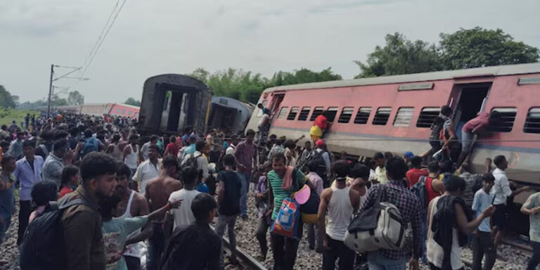 യുപിയില്‍ ട്രെയിന്‍ പാളം തെറ്റി; രണ്ടുമരണം