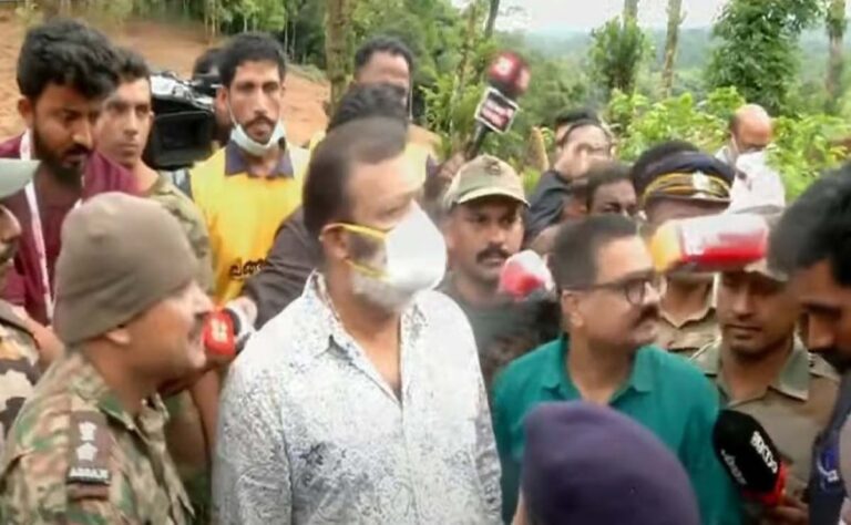 കേന്ദ്ര സഹ മന്ത്രി സുരേഷ് ​ഗോപി ദുരന്തഭൂമിയിൽ