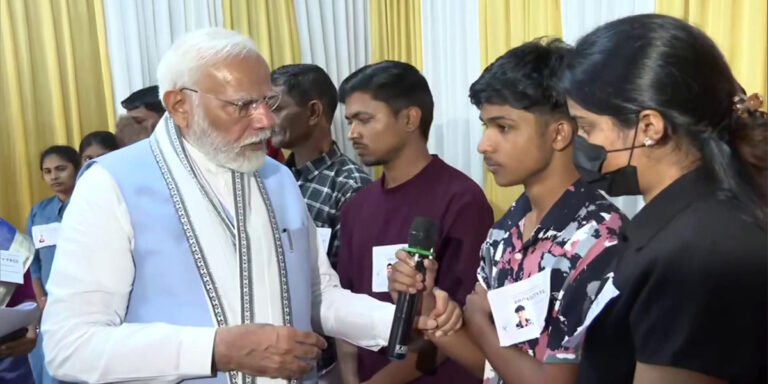 പ്ര​ധാ​ന​മ​ന്ത്രി മേ​പ്പാ​ടി​യി​ലെ സെ​ന്‍റ് ജോ​സ​ഫ് സ്കൂ​ളി​ലെ ദു​രി​താ​ശ്വാ​സ ക്യാ​മ്പി​ല്‍