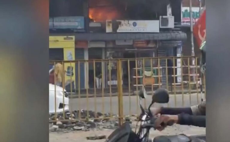 പാപ്പനംകോട് ഇന്‍ഷുറന്‍സ് കമ്പനി ഓഫിസില്‍ തീപിടിത്തം, രണ്ട് മരണം
