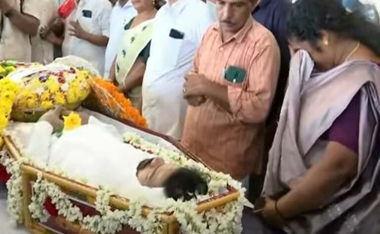 പ്രിയതമനെ അവസാനമായി ഒരുനോക്ക് കണ്ട് ശ്രുതി; കണ്ണീര്‍ പൂക്കളോടെ വിട