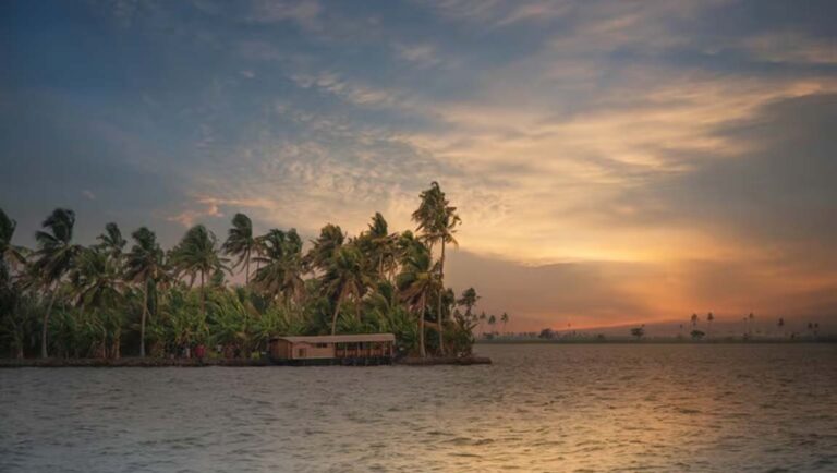 ടൂറിസം രം​ഗത്തെ മികവിന് കേരളത്തെ തേടി ഇരട്ട പുരസ്കാരങ്ങൾ