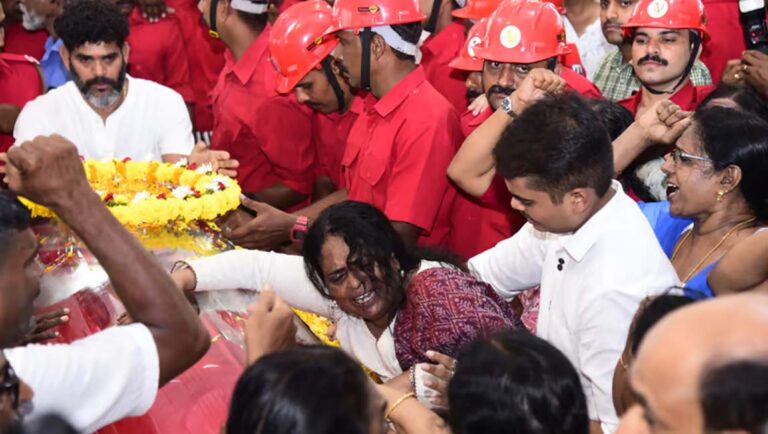 ‘ആക്രമിക്കാന്‍ പാര്‍ട്ടി പ്രവര്‍ത്തകരെ ഒരുക്കി നിര്‍ത്തി; മകനെ നിലത്തിട്ട് ചവിട്ടി’: പരാതി നല്‍കി ആശ ലോറന്‍സ്