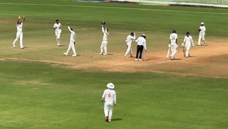 രഞ്ജിയിലെ ആദ്യ പോരില്‍ നിലവിലെ ചാംപ്യന്‍മാരായ മുംബൈയെ അട്ടിമറിച്ച് ബറോഡ