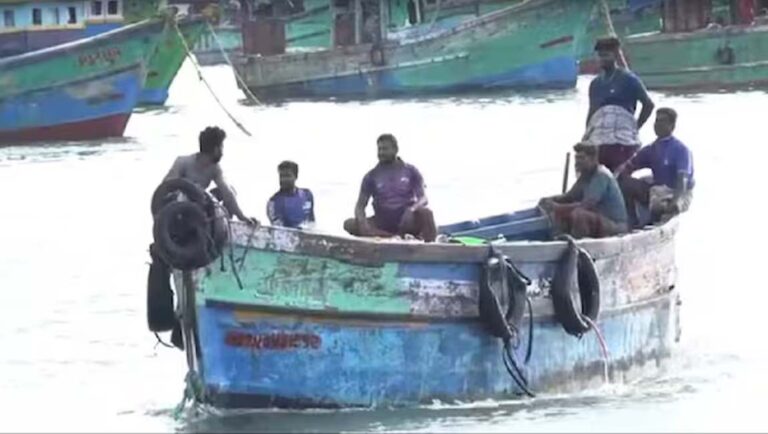 12 തമിഴ് മത്സ്യത്തൊഴിലാളികളെ ശ്രീലങ്കൻ നാവികസേന അറസ്റ്റ് ചെയ്തു