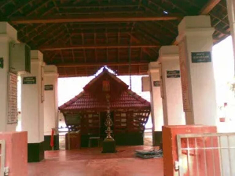 തൃ​ശൂ​ർ എ​റ​വ് ശ്രീ ​മ​ഹാ​വി​ഷ്ണു ക്ഷേ​ത്ര​ത്തി​ൽ മോ​ഷ​ണം
