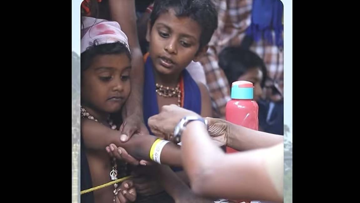 ശബരിമലയില്‍ കുട്ടികള്‍ കൂട്ടം തെറ്റുമെന്ന ഭയം വേണ്ട!; ബാന്‍ഡുകള്‍ വിതരണം ചെയ്തു പൊലീസ്