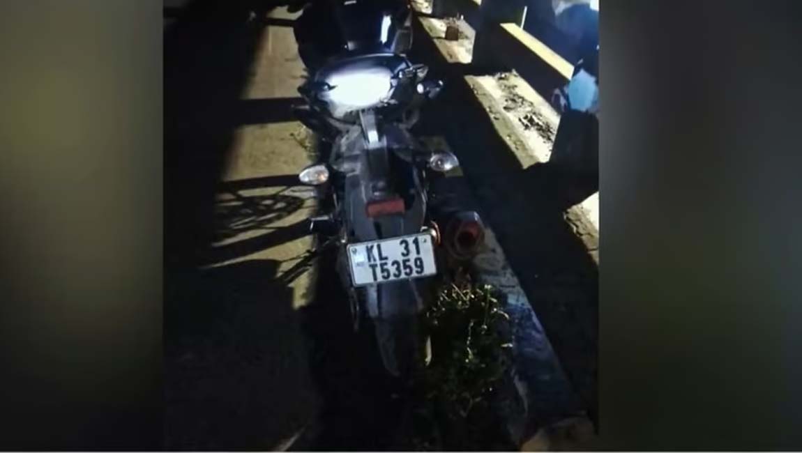 തൃപ്പൂണിത്തുറയില്‍ നിയന്ത്രണം വിട്ട ബൈക്ക് പാലത്തിന്റെ കൈവരിയിലിടിച്ചു; രണ്ടു പേര്‍ മരിച്ചു