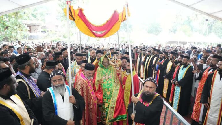 വലിയ ഇടയന് വിട; പുത്തന്‍കുരിശിലെ സഭാ ആസ്ഥാനത്ത് നിത്യനിദ്ര