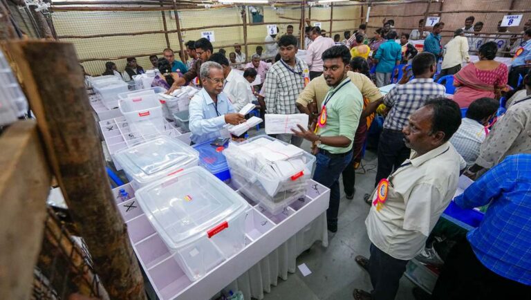 വോട്ടെണ്ണൽ ആരംഭിച്ചു; ആദ്യം എണ്ണുന്നത് പോസ്റ്റല്‍ വോട്ടുകള്‍, ചേലക്കരയില്‍ യു.ആര്‍ പ്രദീപ് മുന്നില്‍