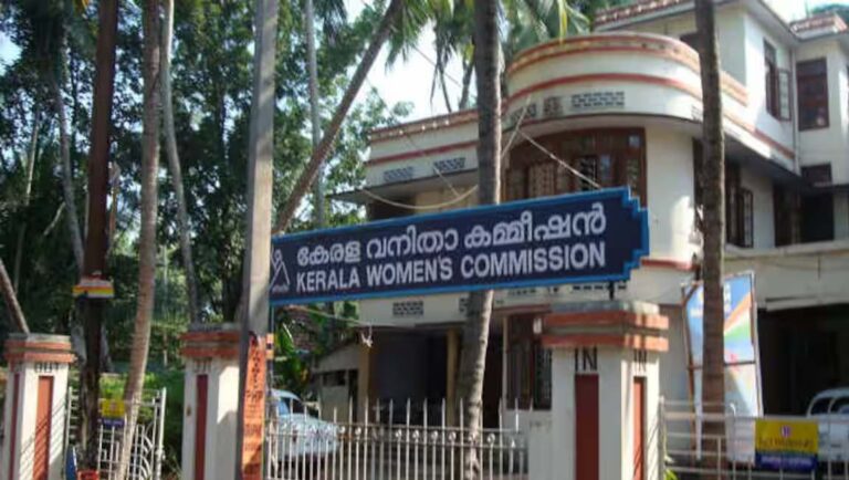 ലൈംഗികച്ചുവയുള്ള തലക്കെട്ടുകളും ഒഴിവാക്കണം : വനിതാ കമ്മീഷൻ