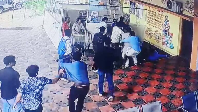 അഞ്ചലിൽ എസ്എഫ്‌ഐ-എഐഎസ്എഫ് സംഘർഷത്തിന്റെ ദൃശ്യങ്ങൾ പുറത്ത്