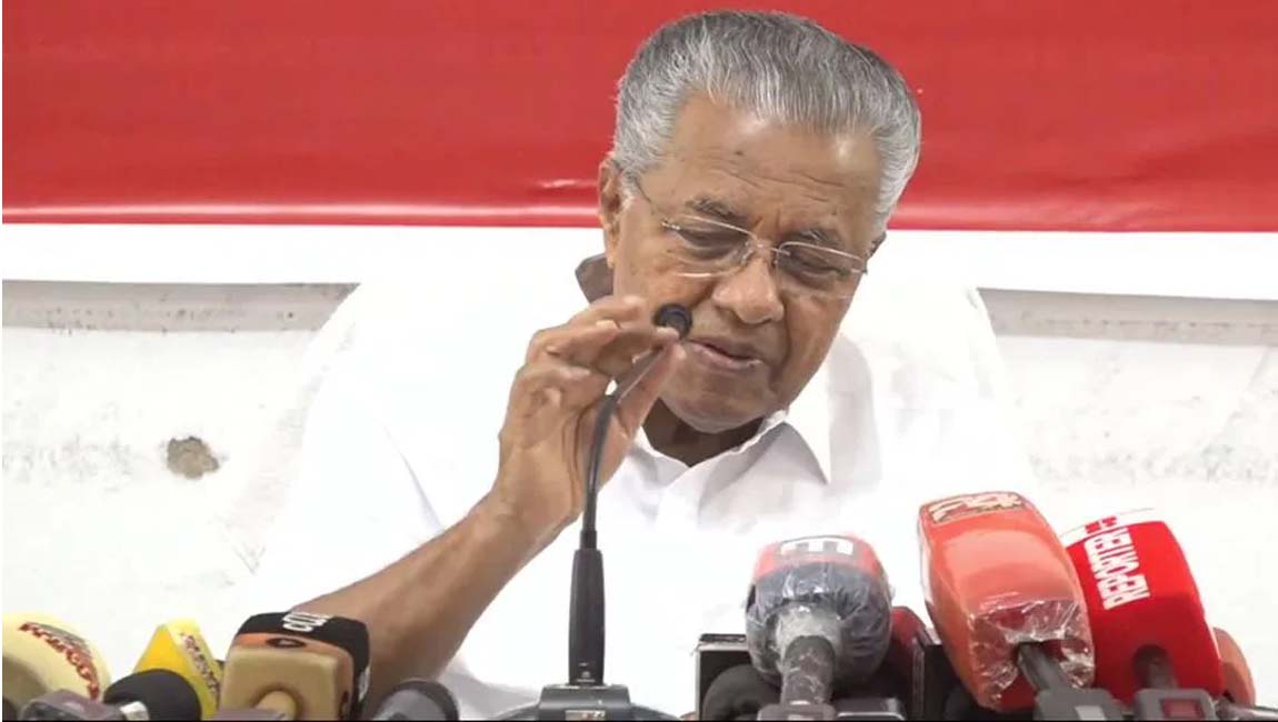 വീണ്ടും മൈക്ക് പിണങ്ങി; ചിരിയിലൊതുക്കി പിണറായി