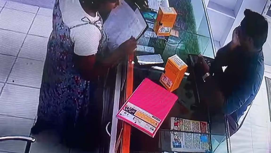 നെയ്യാറ്റിന്‍കരയില്‍ ഹൈടെക് മൊബൈല്‍ മോഷണം; ആറു ഫോണുകള്‍ തട്ടിയെടുത്തു