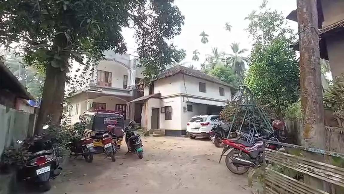 ചെറുതുരുത്തിയിൽ പണം പിടികൂടിയ സി.സി ജയന്റെ വീട്ടിൽ റെയ്ഡ്