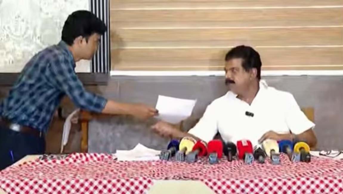 പൊലീസ് വിലക്ക് മറികടന്ന് ചേലക്കരയില്‍ അന്‍വറിന്റെ വാര്‍ത്താ സമ്മേളനം