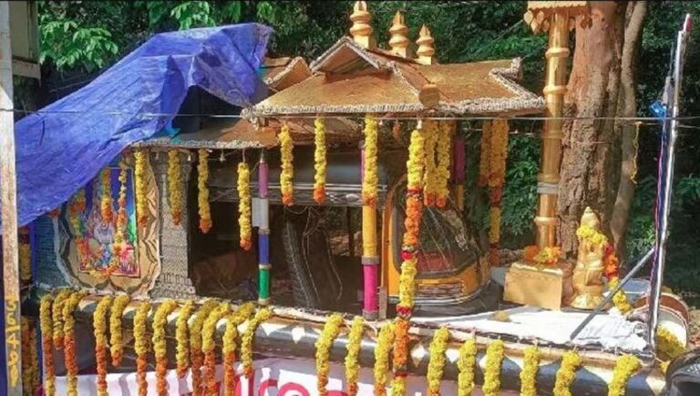 ശ്രീകോവിലിന്റെയും പതിനെട്ടാം പടിയുടെയും മാതൃക; ശബരിമല തീര്‍ത്ഥാടകര്‍ സഞ്ചരിച്ച ഓട്ടോ പിടിച്ചെടുത്തു