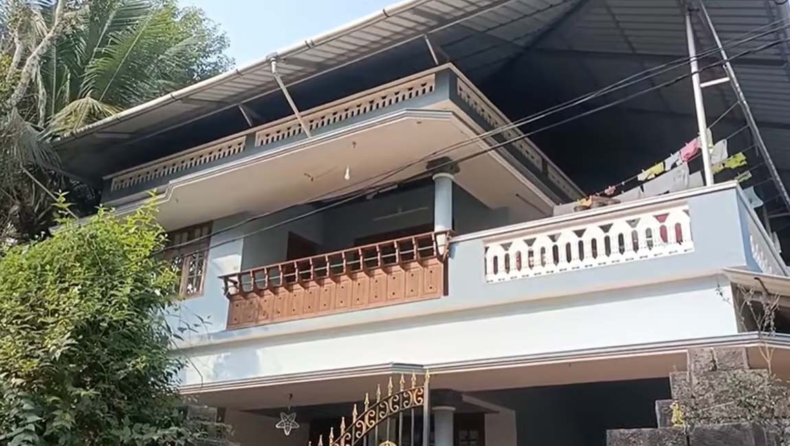 തൃശൂരില്‍ വീട് കുത്തിത്തുറന്ന് വന്‍ കവര്‍ച്ച; 30 പവന്‍ സ്വര്‍ണം മോഷ്ടിച്ചു