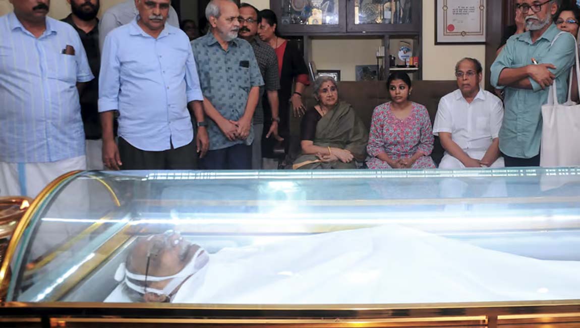 അവസാനമായി ഒരുനോക്ക് കാണാന്‍ സര്‍ഗ കേരളം; അന്ത്യാഞ്ജലി അര്‍പ്പിച്ച് ആയിരങ്ങള്‍