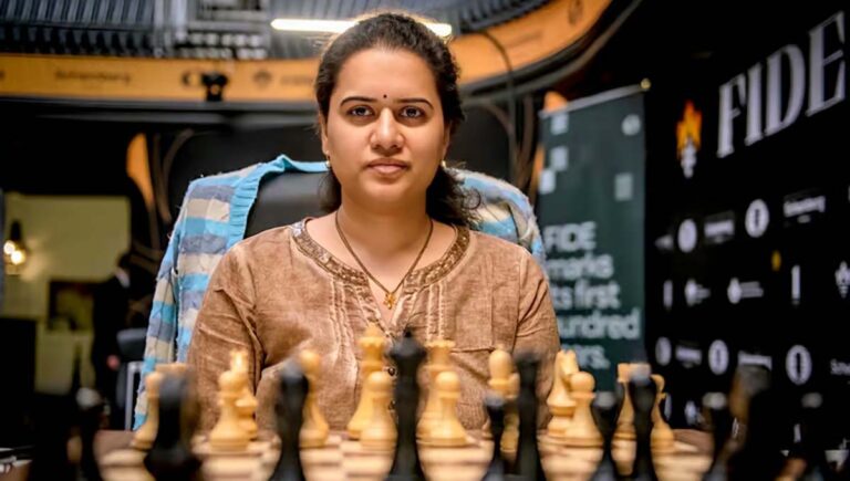 ലോക ചെസില്‍ വീണ്ടും ചരിത്രം കുറിച്ച് ഇന്ത്യ; കൊനേരു ഹംപിക്ക് ലോക റാപ്പിഡ് ചെസ് ചാംപ്യന്‍ഷിപ്പ് കിരീടം